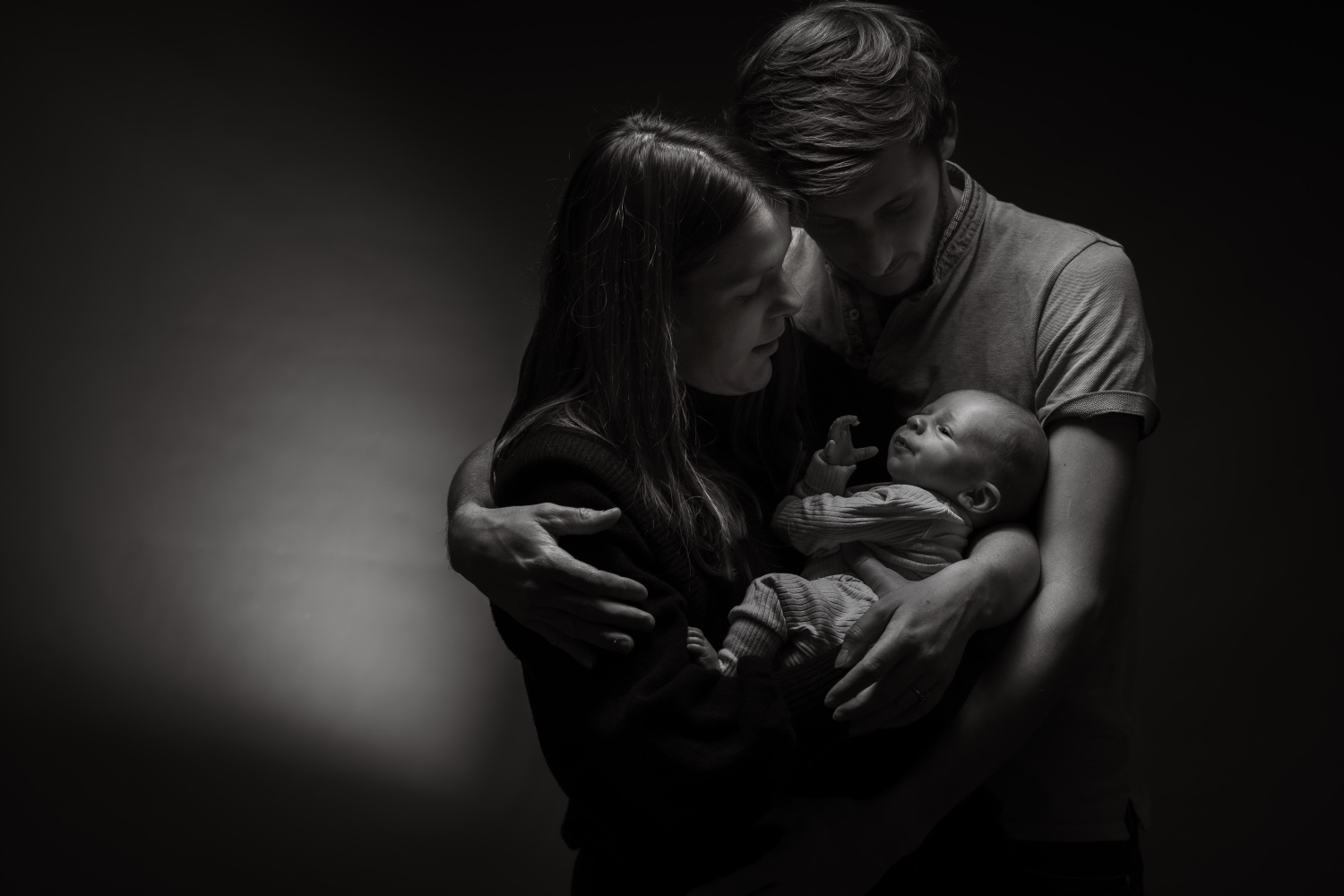 Photographe maternité famille Saint-Lô — séance studio Charlotte enceinte Nicolas Camille Normandie