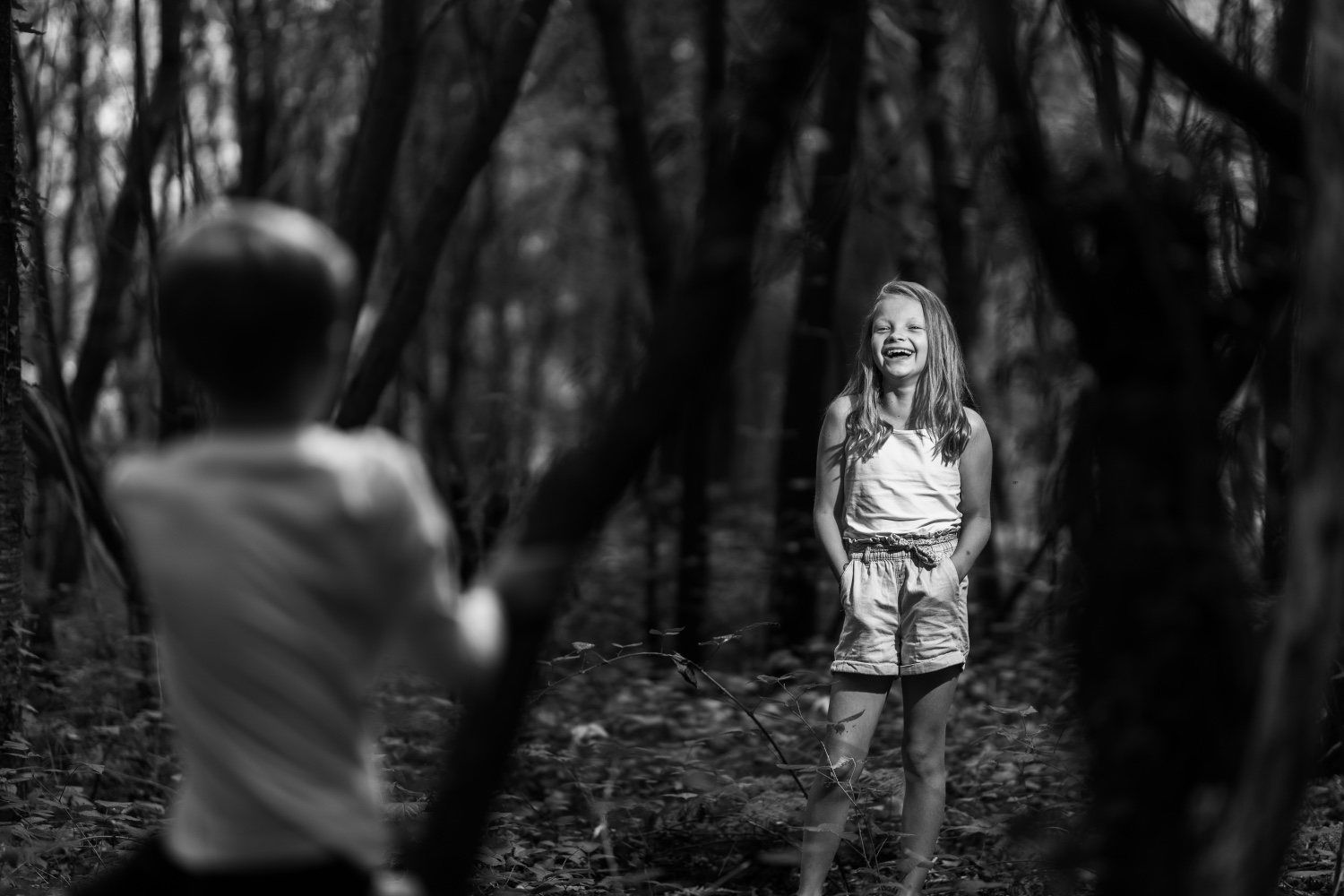 Photographe famille Normandie Manche — séance famille forêt Marigny Potigny