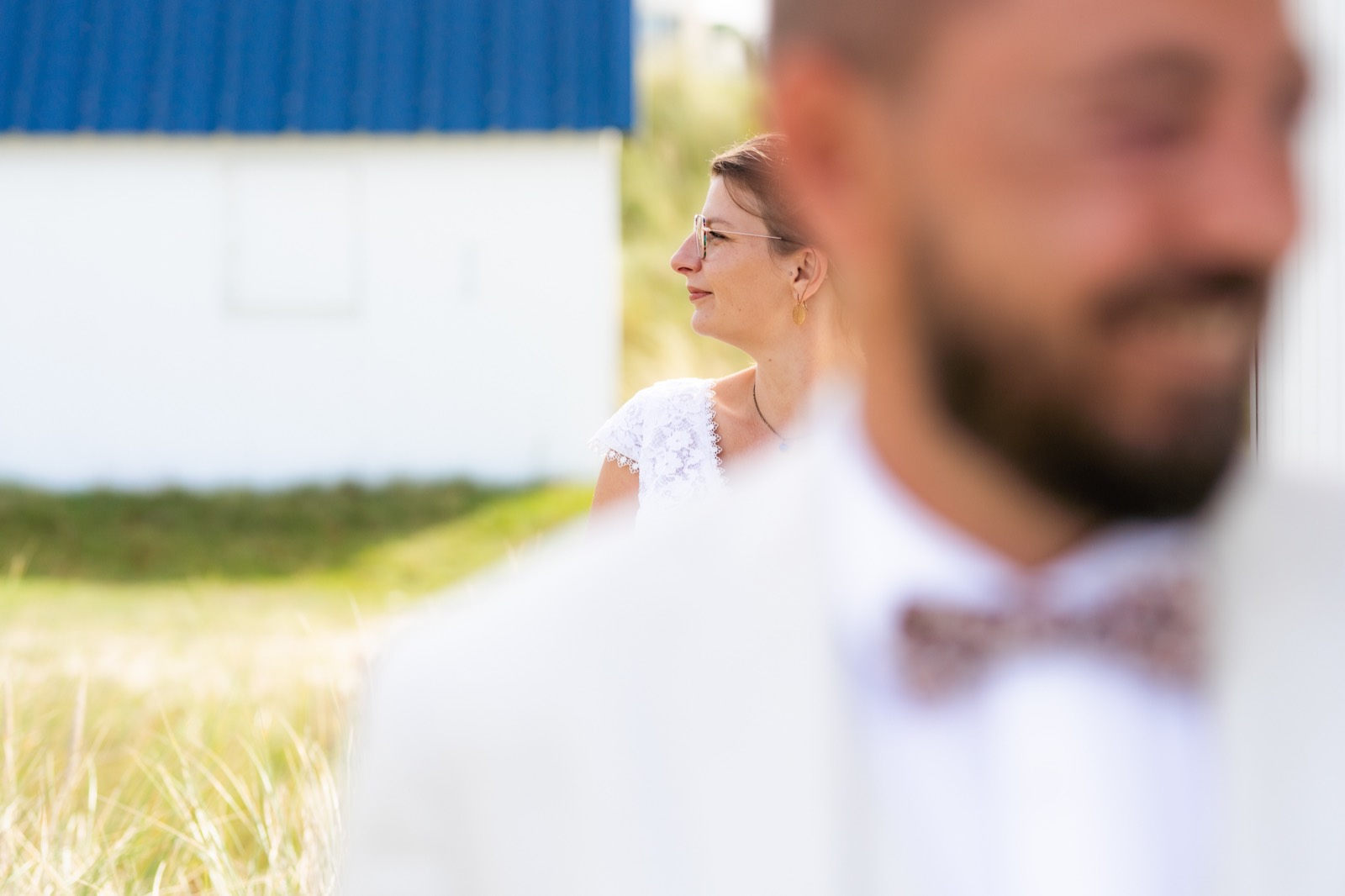 Séance couple devant les cabanes de Gouville-sur-Mer — Arnaud Chapelle