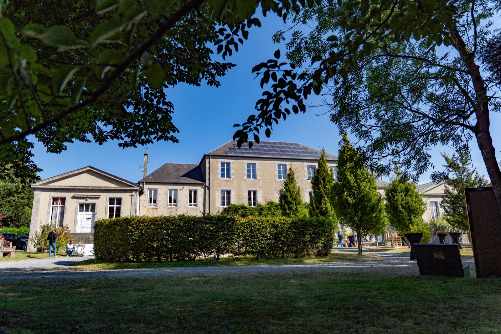 Réception dans la grande salle de pierre du Domaine de la Guérie — Arnaud Chapelle