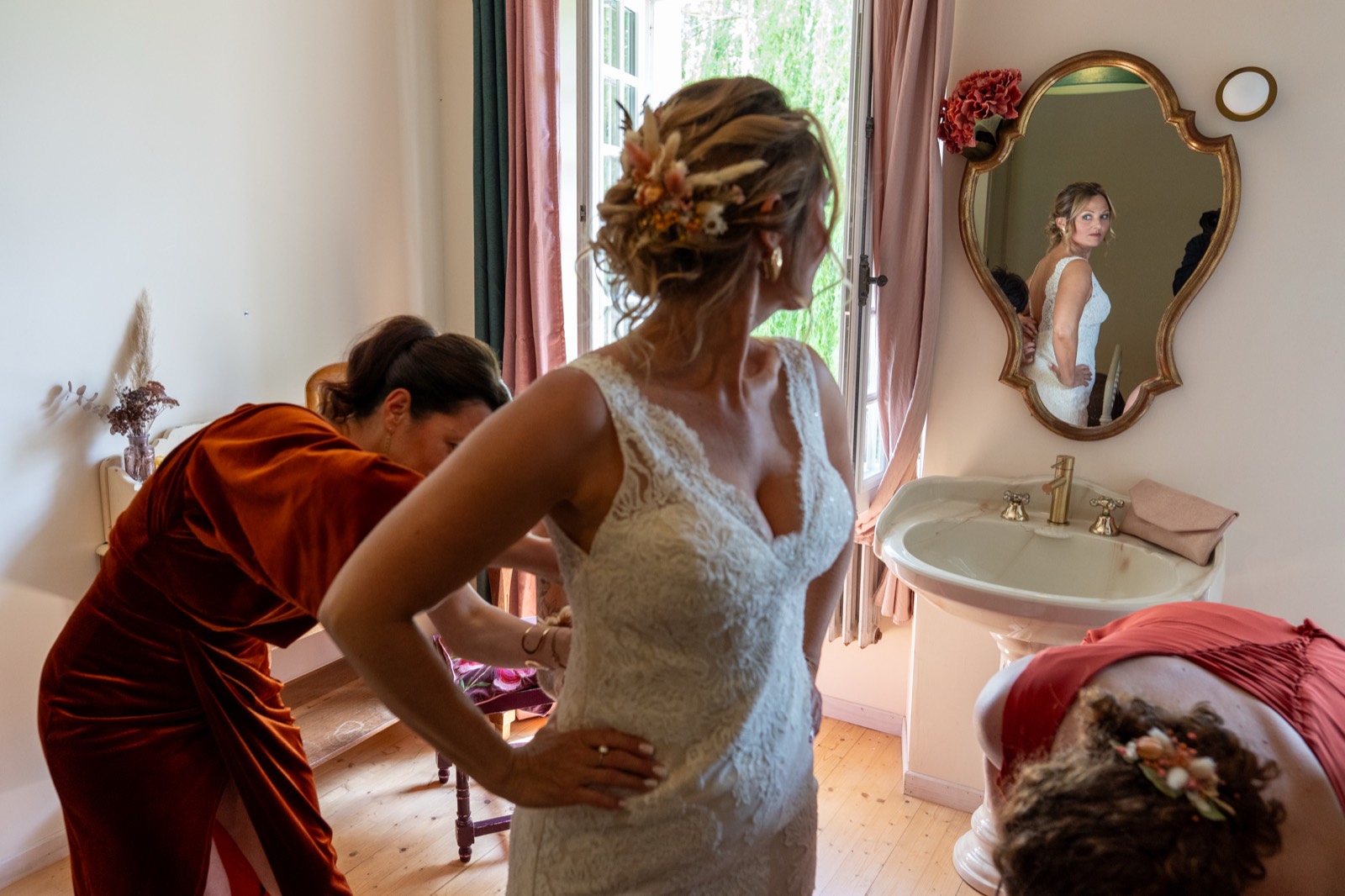 Préparatifs de la mariée — mariage au Domaine du Champ Delaunay, Pays d'Auge — Arnaud Chapelle