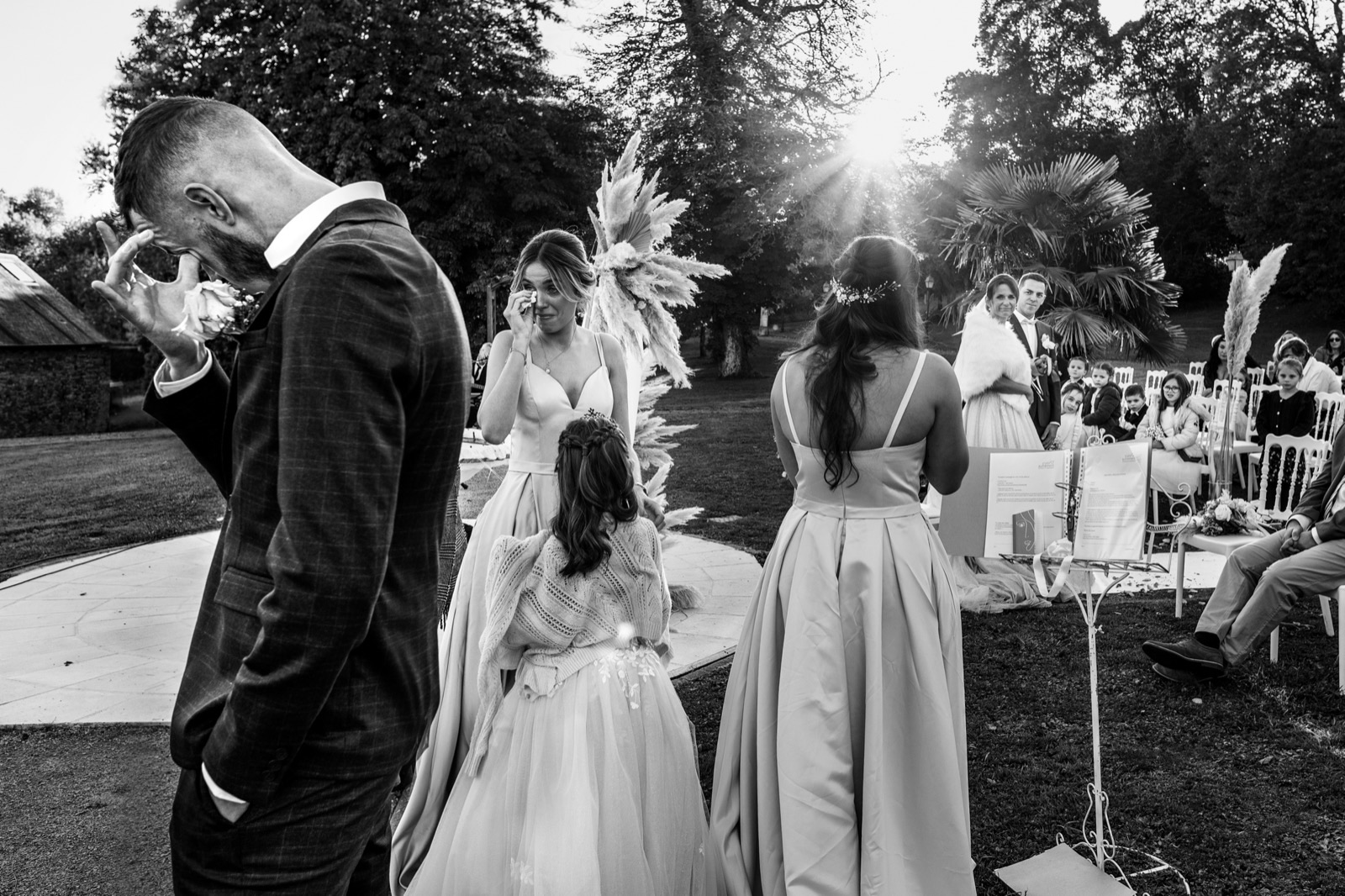Émotion pendant la cérémonie — mariage au Domaine d'Aslan, près de Caen — Arnaud Chapelle