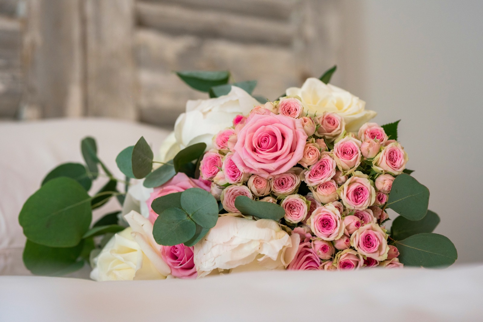 Le bouquet de la mariée — mariage au Domaine du Manoir de la Cour, Cotentin — Arnaud Chapelle