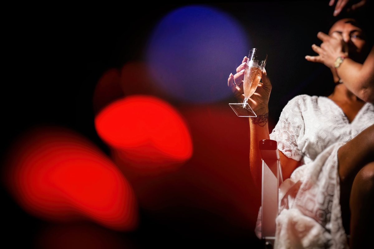 Photographe mariage Manche — mariée champagne lumières soirée — Arnaud Chapelle