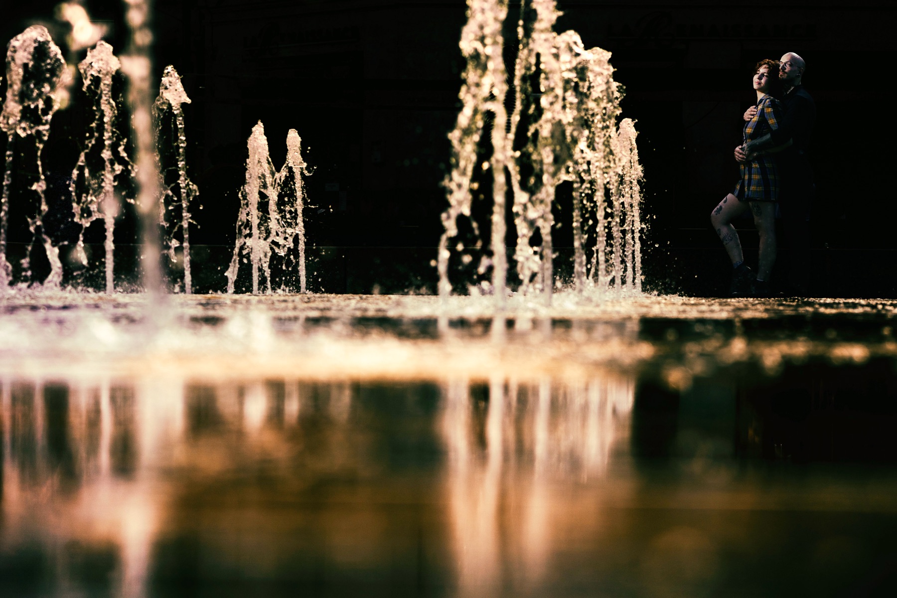 Photo de couple cinématographique en ville — Urban Love — Arnaud Chapelle
