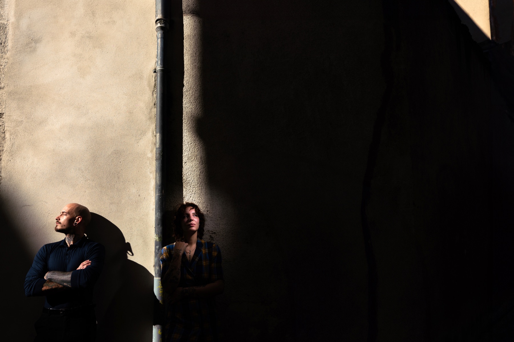 Séance engagement urbaine — couple dans la ville — Arnaud Chapelle