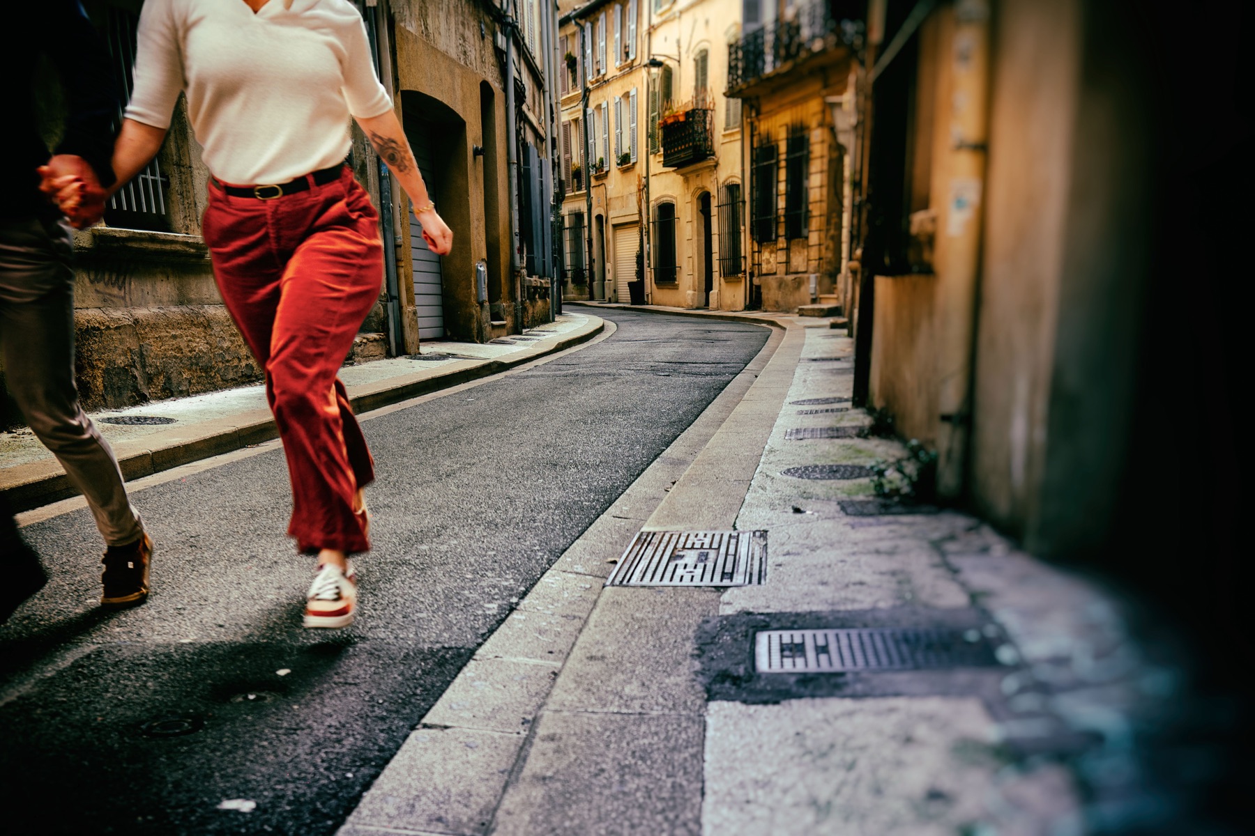 Photo de couple cinématographique en ville — Urban Love — Arnaud Chapelle
