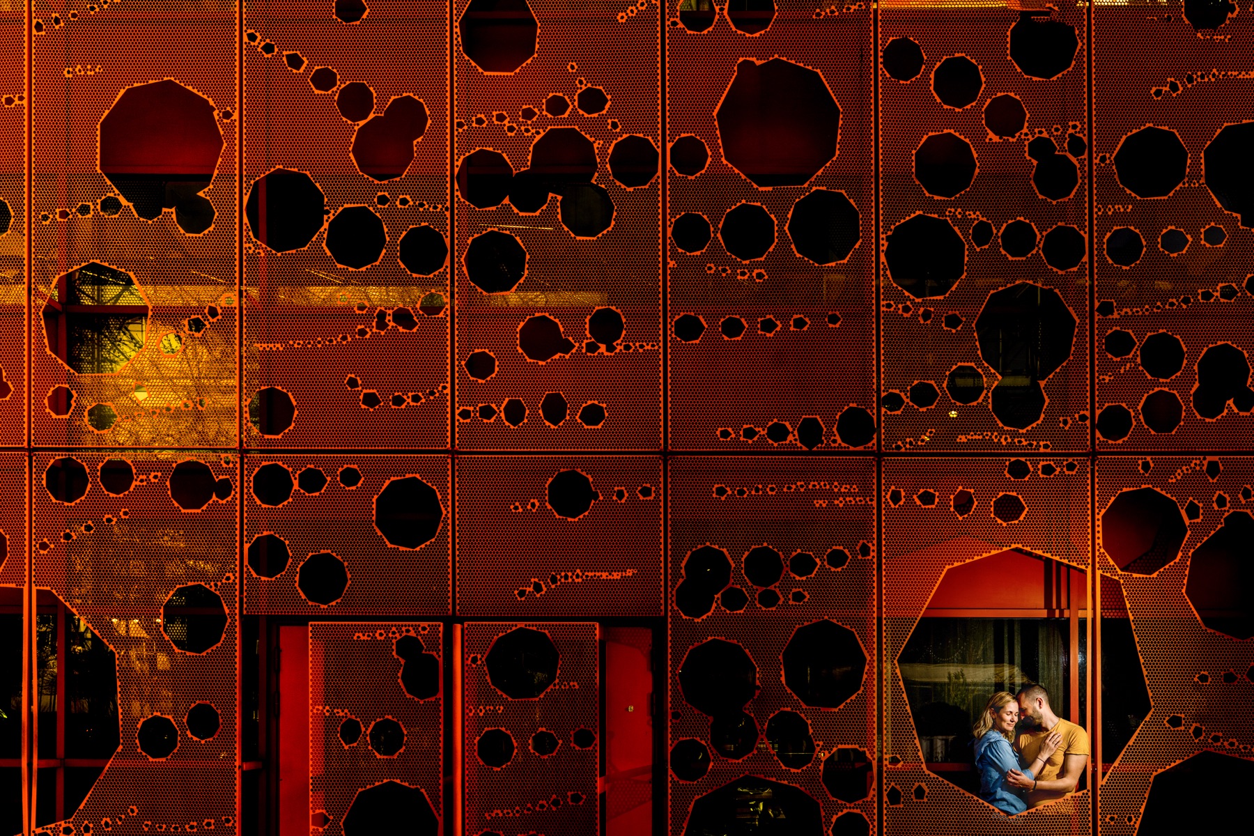 Séance engagement urbaine — couple dans la ville — Arnaud Chapelle