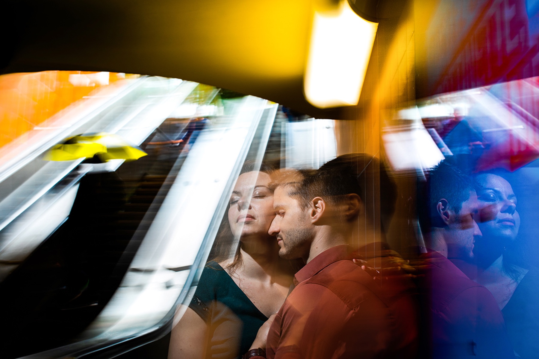 Séance photo de couple en ville — style cinématique et graphique — Urban Love par Arnaud Chapelle