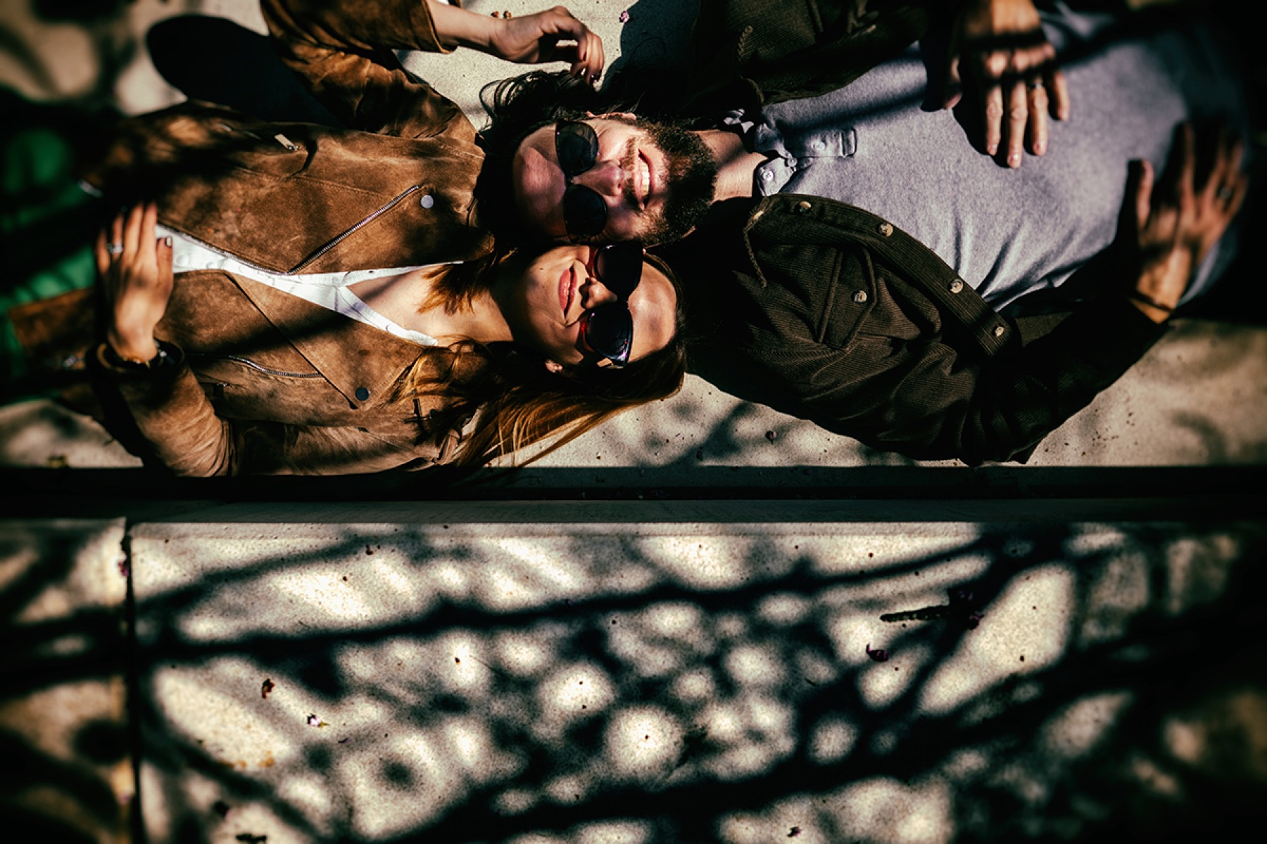 Séance photo de couple en ville — style cinématique et graphique — Urban Love par Arnaud Chapelle